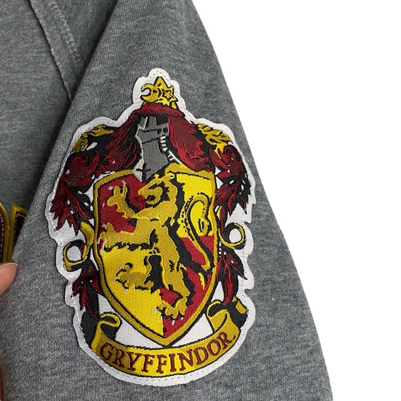 Universal Studios The Wizarding World of Harry Potter Gryffindor Sweatshirt - Picture 5 of 8